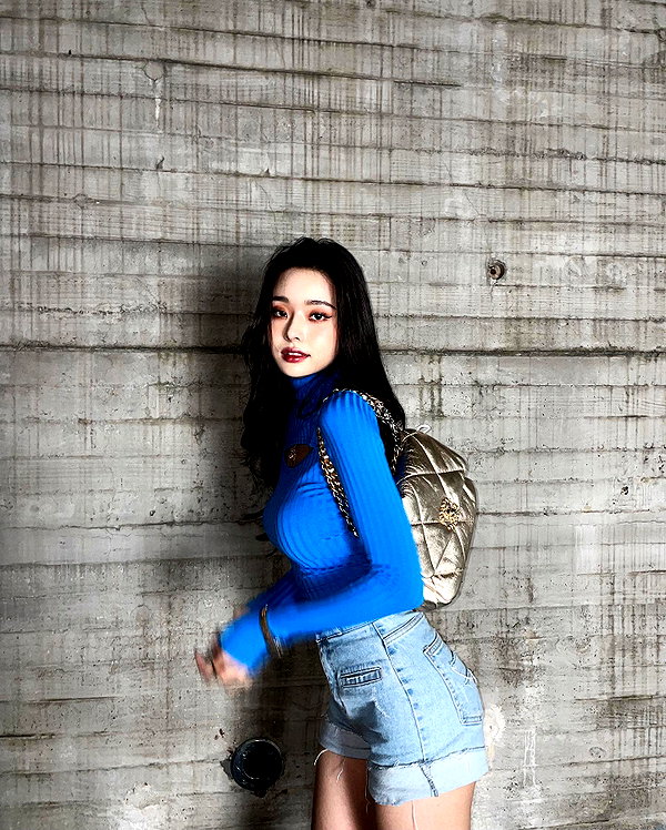 dear.zia instagram image archive image