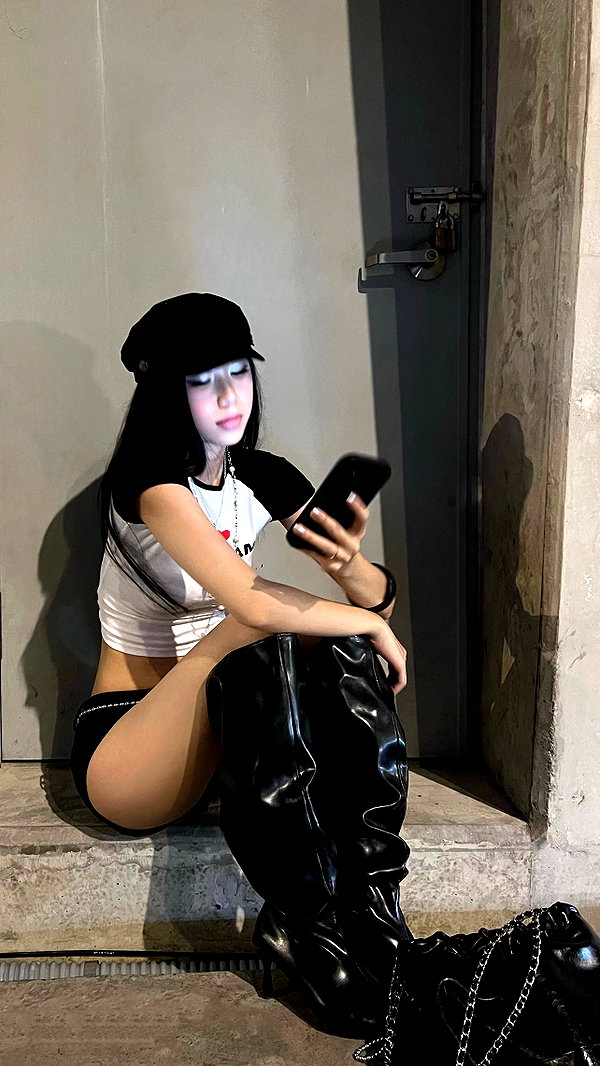 Archived image from @hamixx_ on Instagram