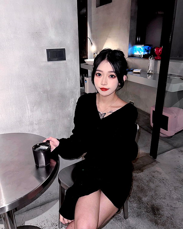 nixqq.425_ instagram image archive image