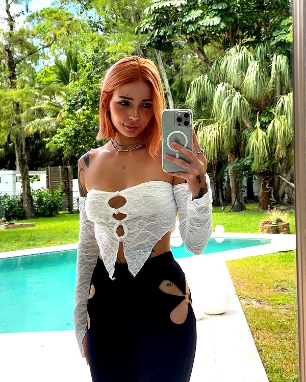 peachtoot.plz instagram image archive image