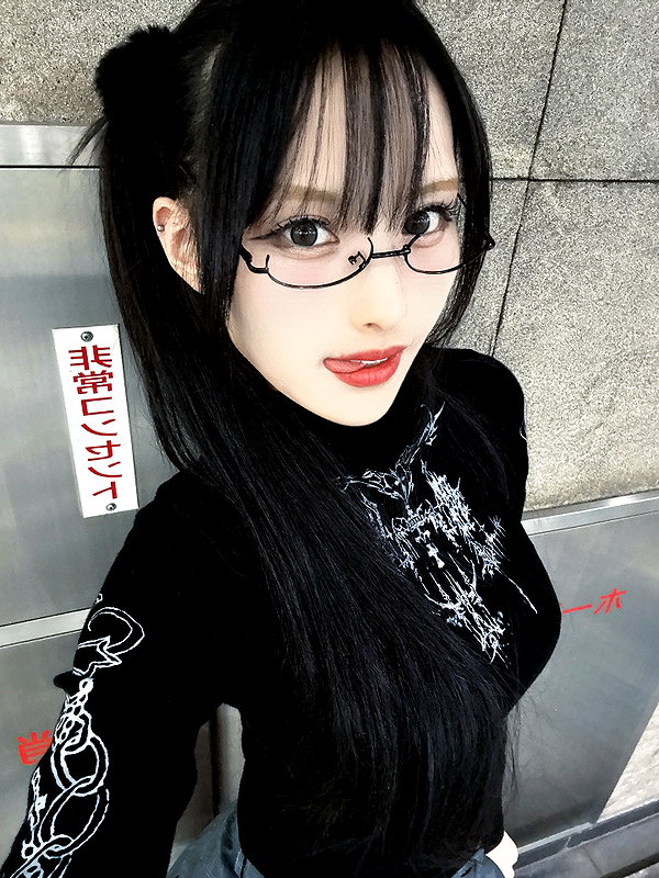 yamikumo_leisa instagram image archive image