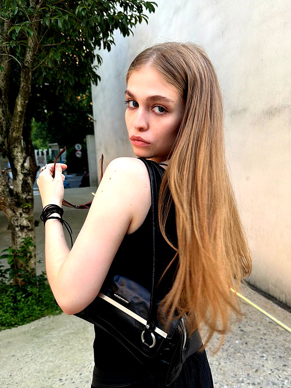 llinolinaa instagram image archive image