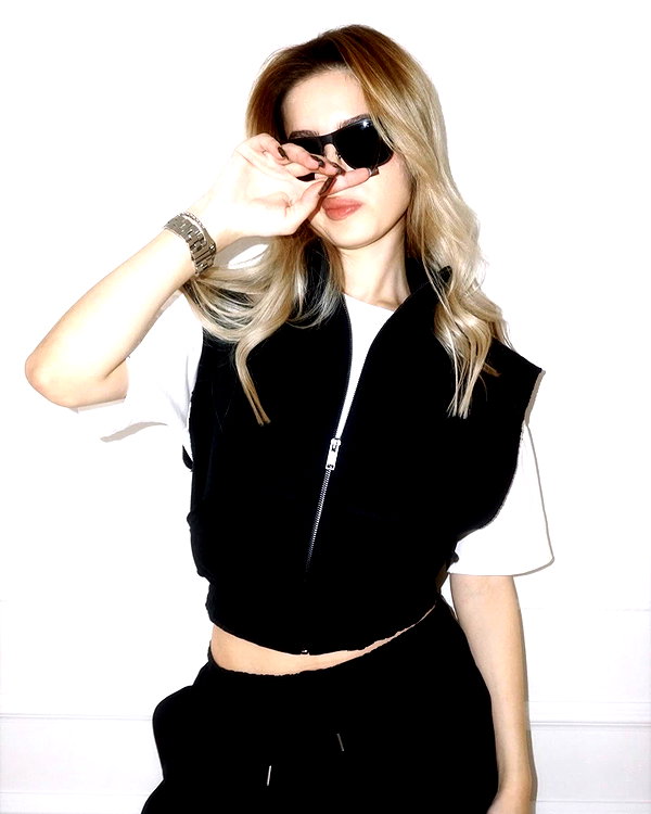 kkwwwv instagram image archive image