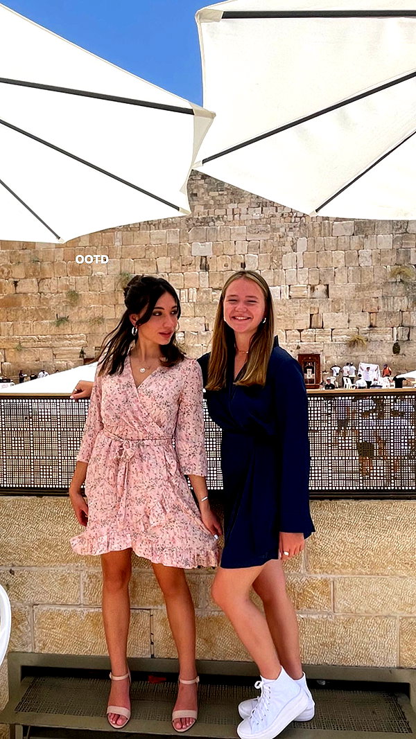 romi_henenson instagram image archive image