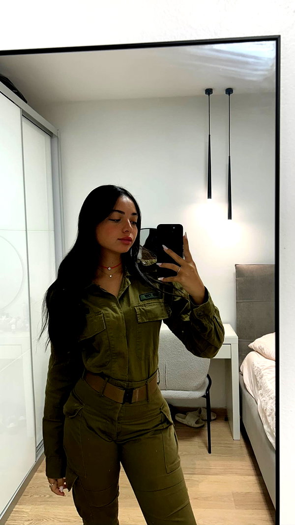 shani_shved instagram image archive image