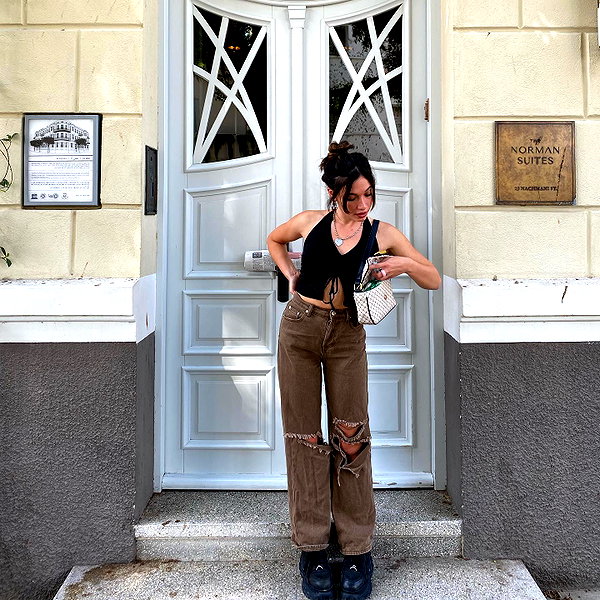 romi_henenson instagram image archive image