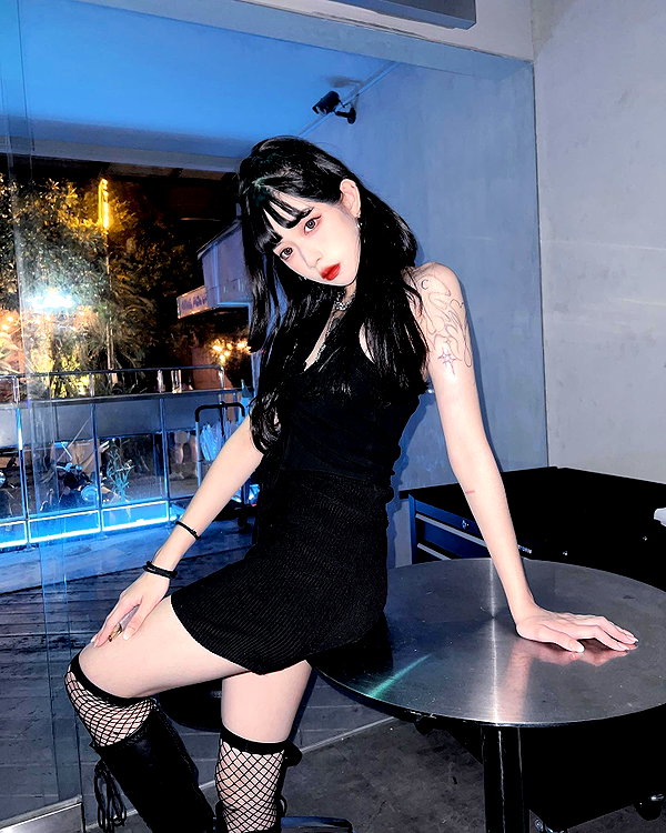 nixqq.425_ instagram image archive image