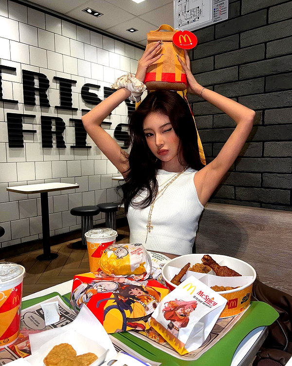 ll.lu1s instagram image archive image