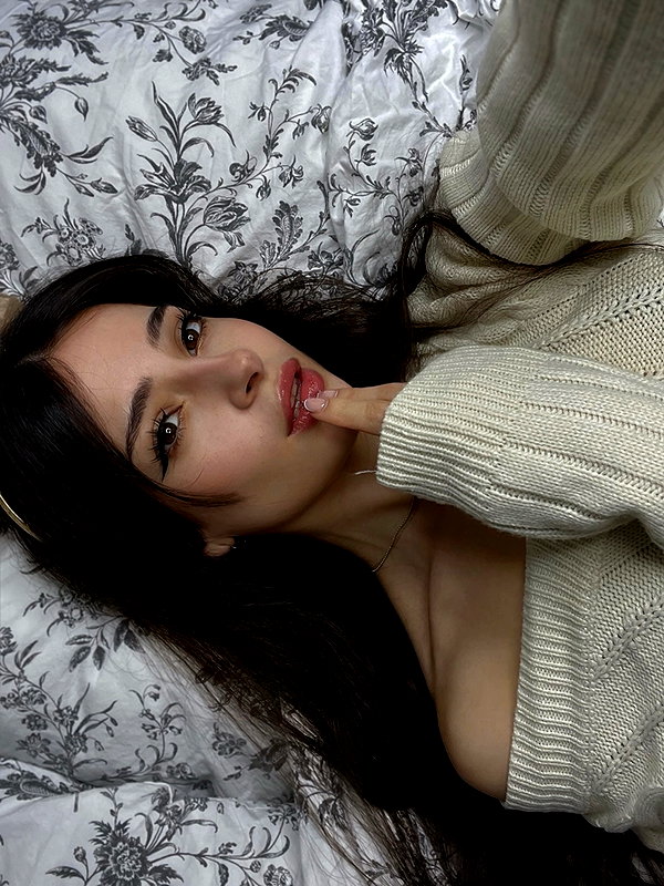 cata.leyah instagram image archive image