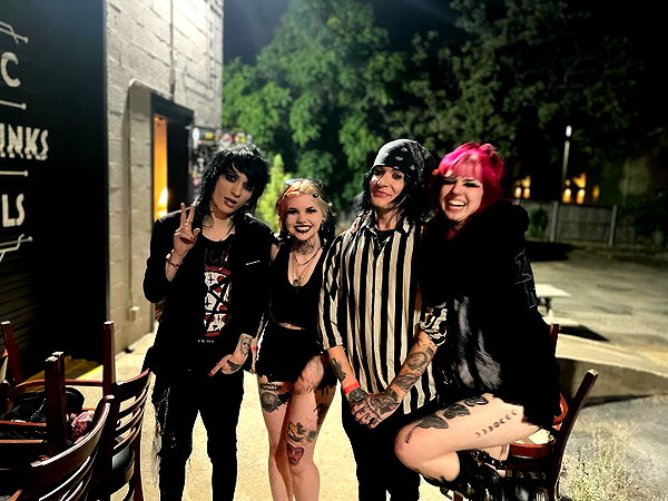 yeahimcaroline instagram image archive image