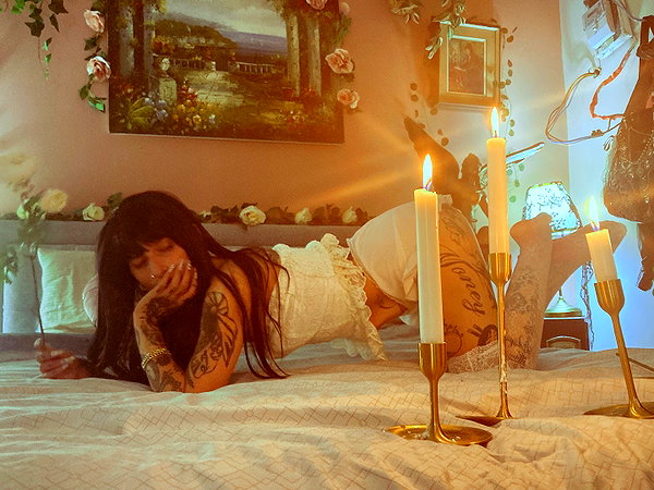 1.lostloli instagram image archive image