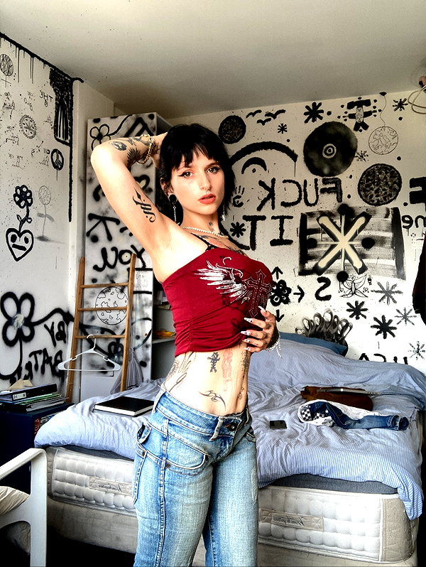 1.lostloli instagram image archive image