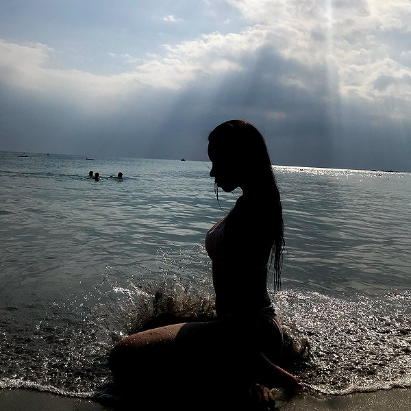 3liyen_ instagram image archive image