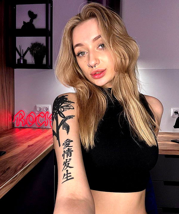 ___dana__levi instagram image archive image