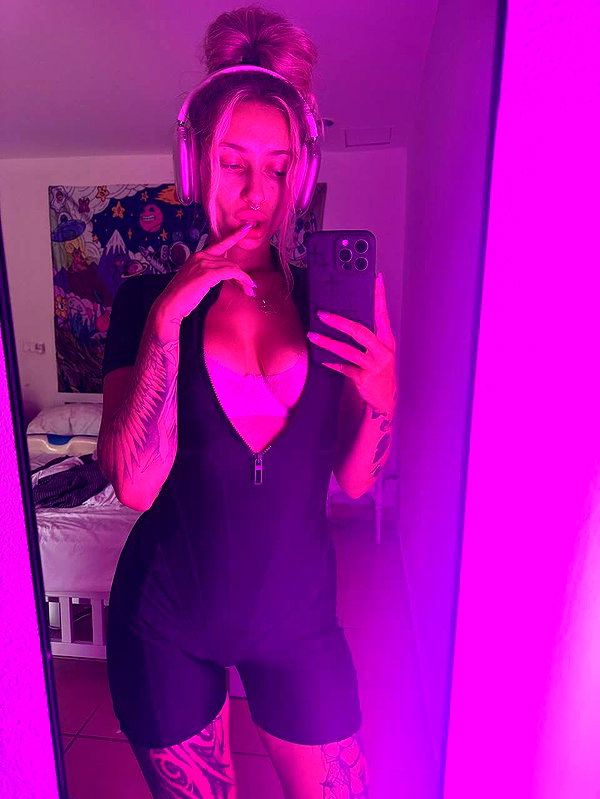 ___dana__levi instagram image archive image