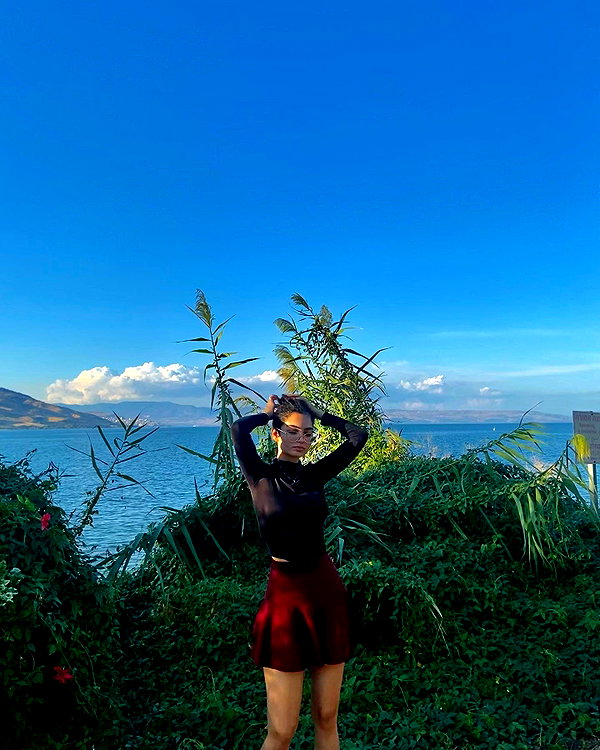 __yaheli_ instagram image archive image