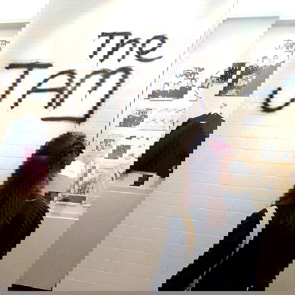 _femalien image ~ Altpins