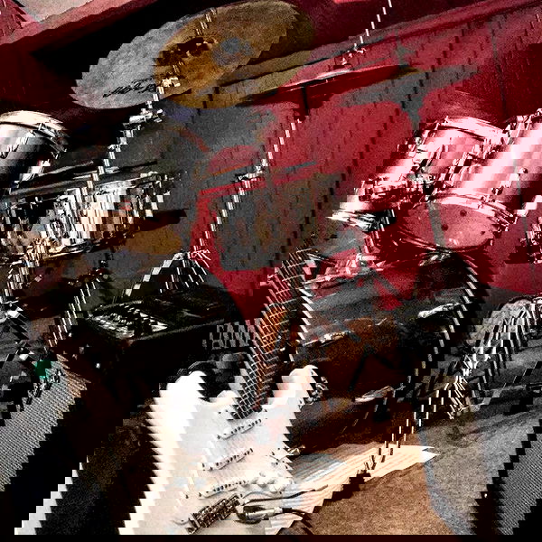 _femalien image ~ Altpins