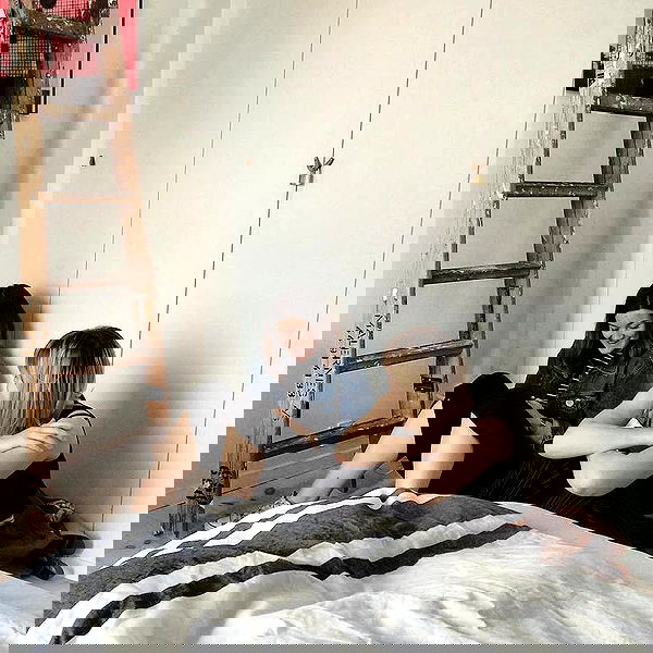 _femalien image ~ Altpins