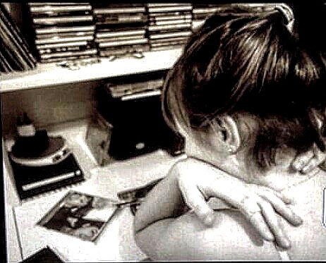 _femalien image ~ Altpins