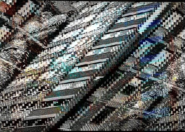 _femalien image ~ Altpins