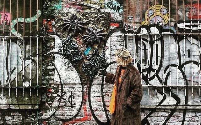 _femalien instagram image archive image