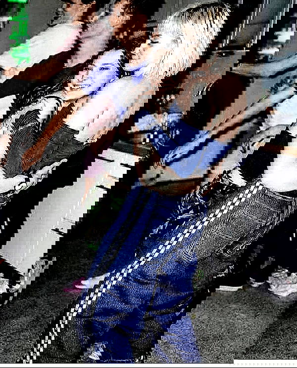 _femalien image ~ Altpins