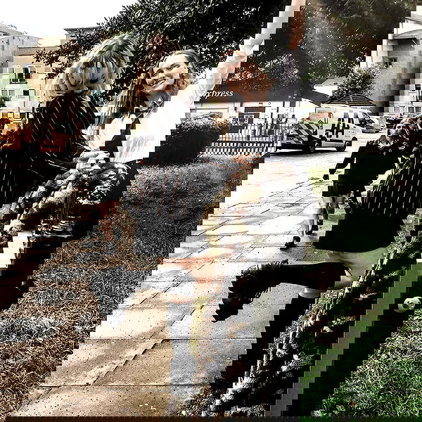 _femalien image ~ Altpins