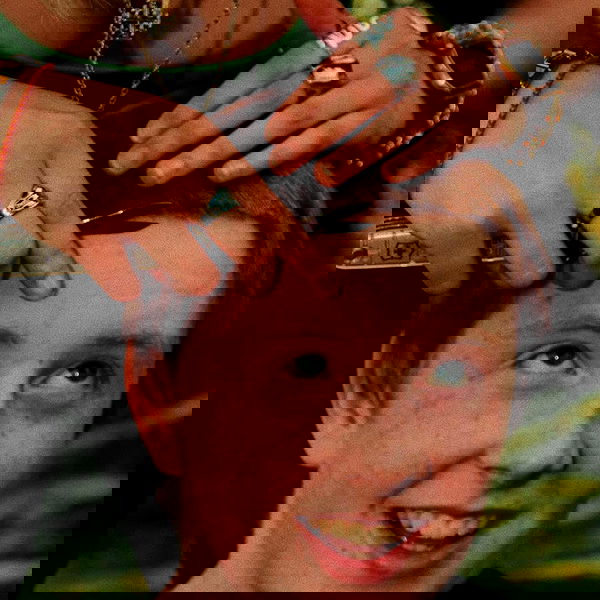 _femalien image ~ Altpins