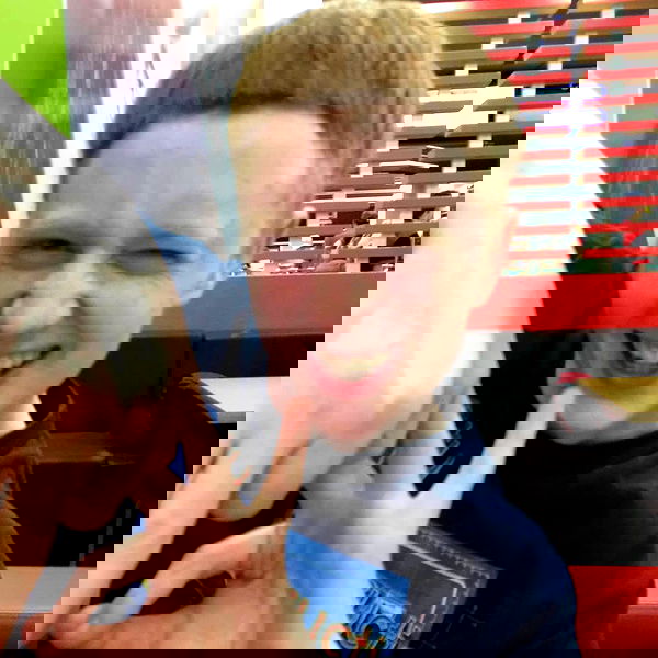 _femalien image ~ Altpins