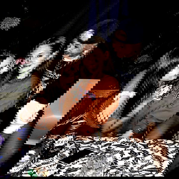 _femalien image ~ Altpins