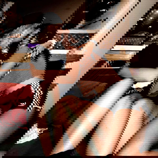 _femalien image ~ Altpins