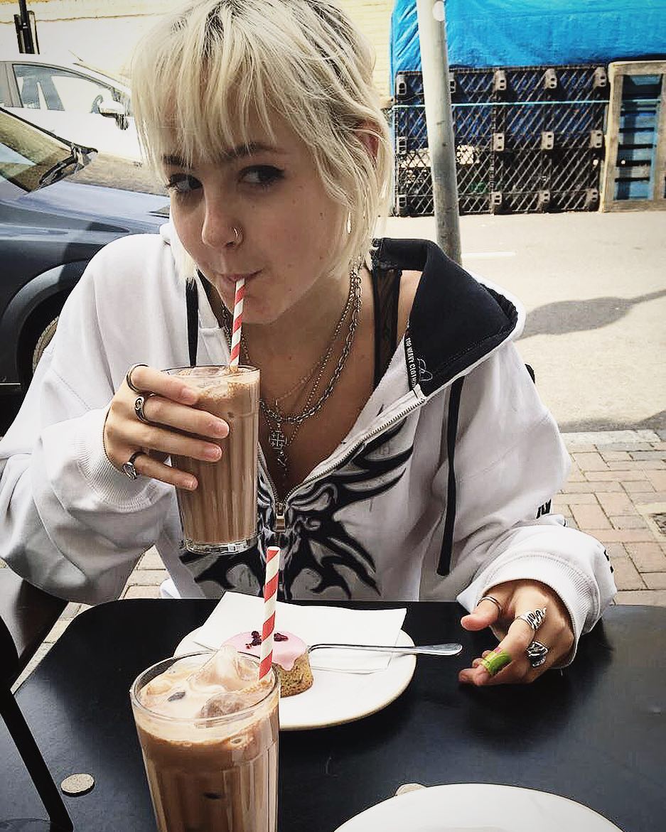 _femalien instagram image archive image