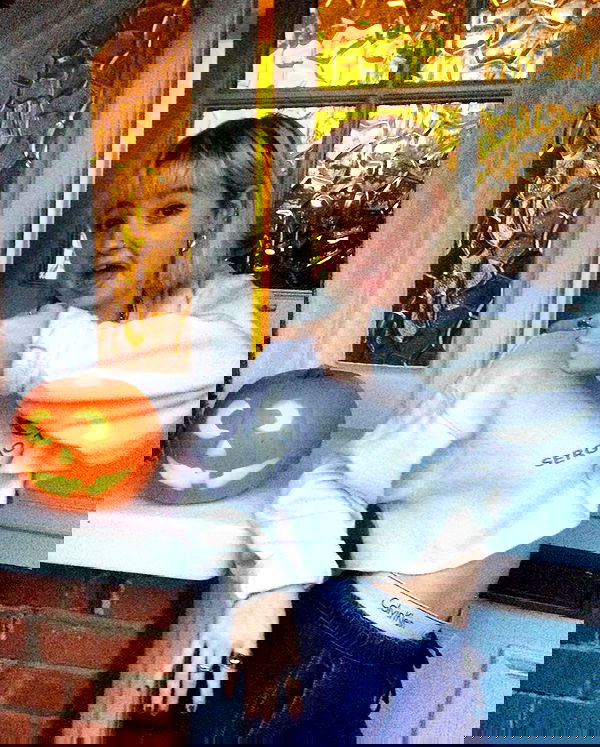 _femalien image ~ Altpins