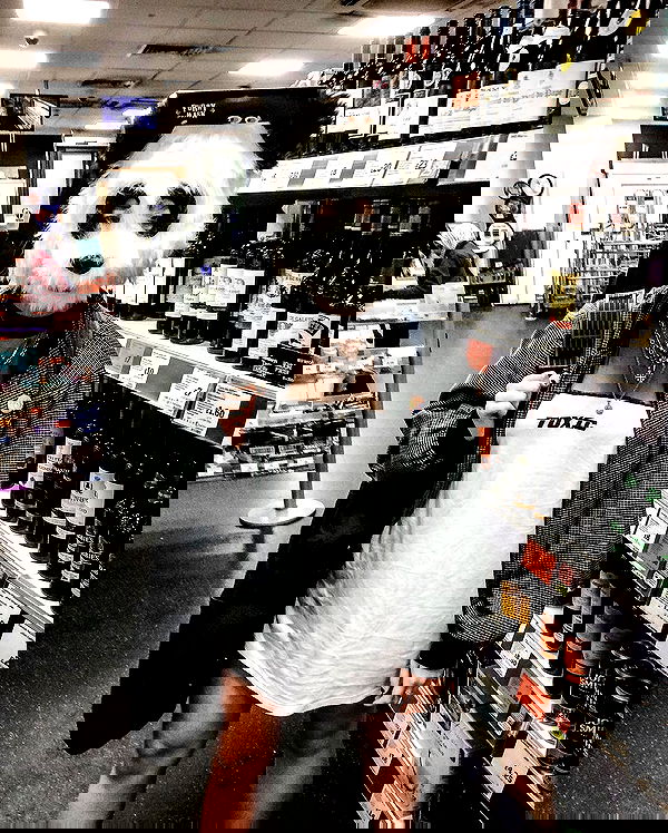 _femalien image ~ Altpins