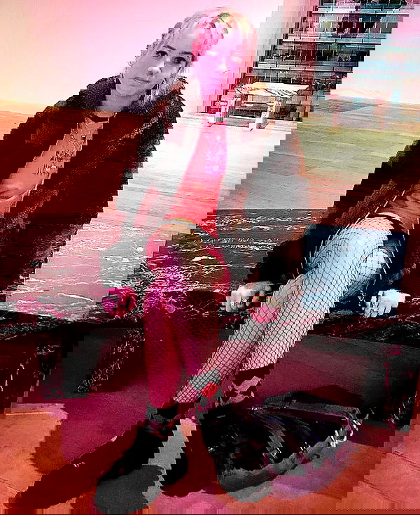 _femalien image ~ Altpins