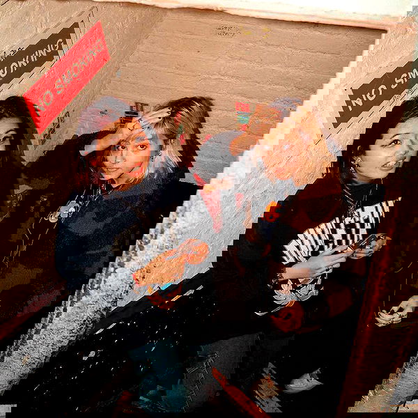 _femalien image ~ Altpins