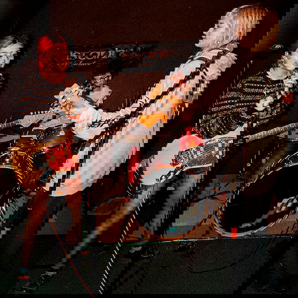 _femalien image ~ Altpins