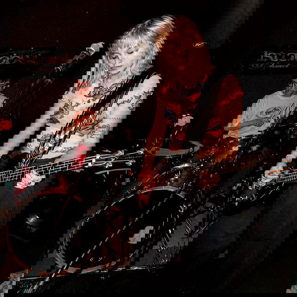 _femalien image ~ Altpins