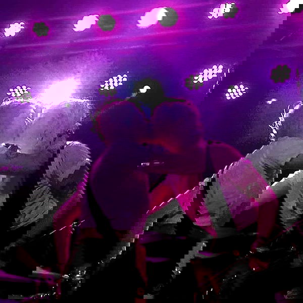 _femalien image ~ Altpins