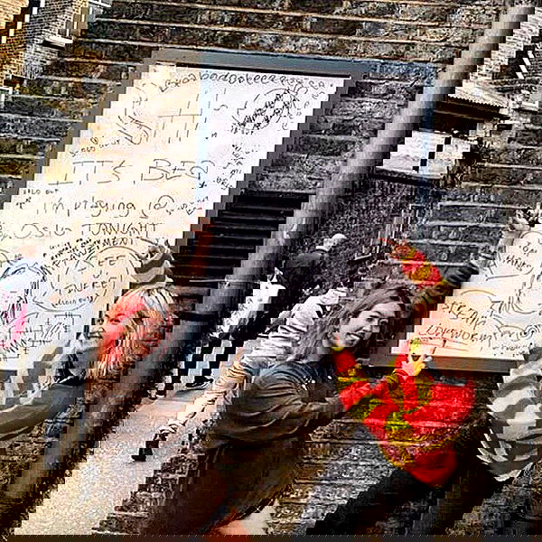 _femalien image ~ Altpins