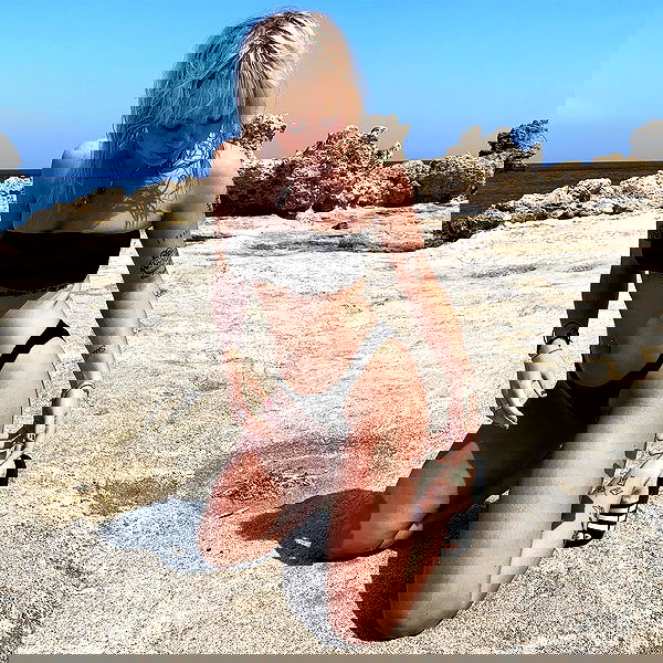 _femalien image ~ Altpins