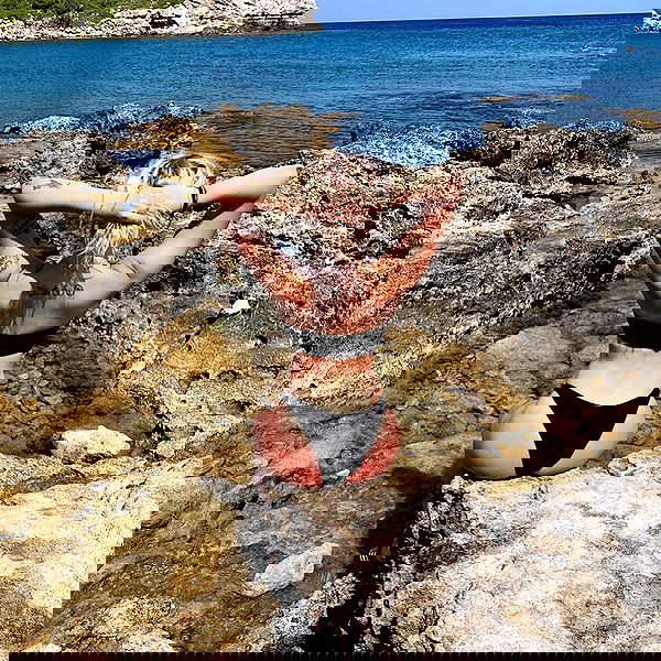 _femalien image ~ Altpins