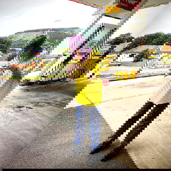 _femalien image ~ Altpins