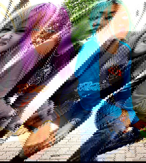 _femalien image ~ Altpins