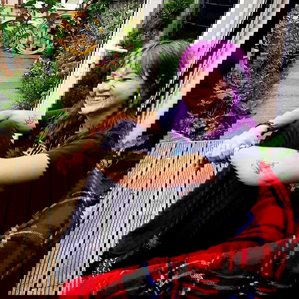 _femalien image ~ Altpins