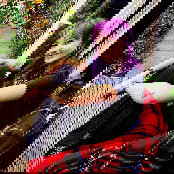 _femalien image ~ Altpins