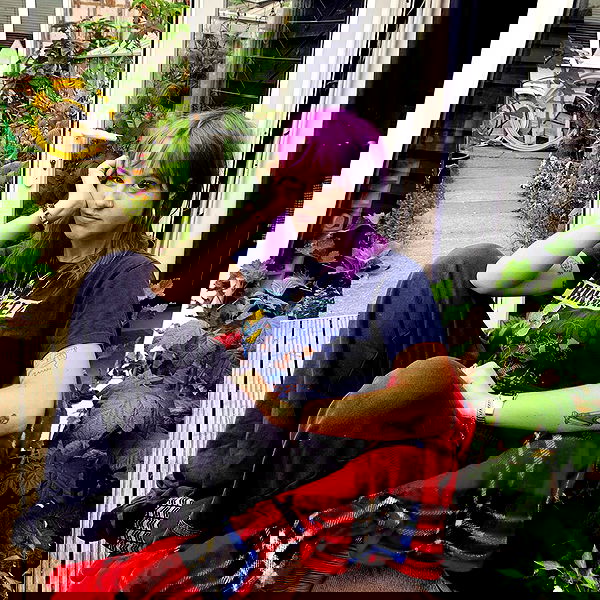 _femalien image ~ Altpins