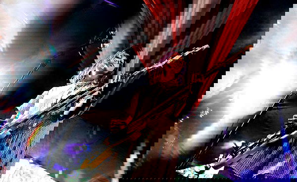 _femalien image ~ Altpins