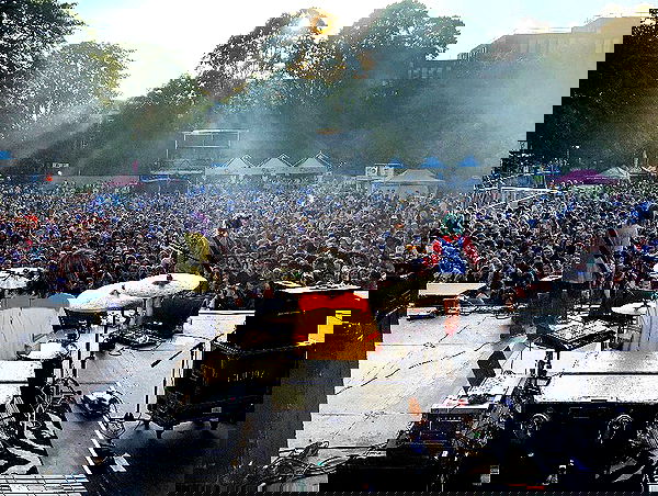 _femalien image ~ Altpins